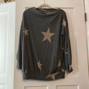 Wide collar star top